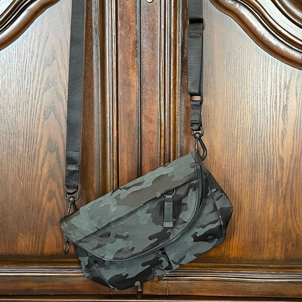 Lululemon crossbody camo bag